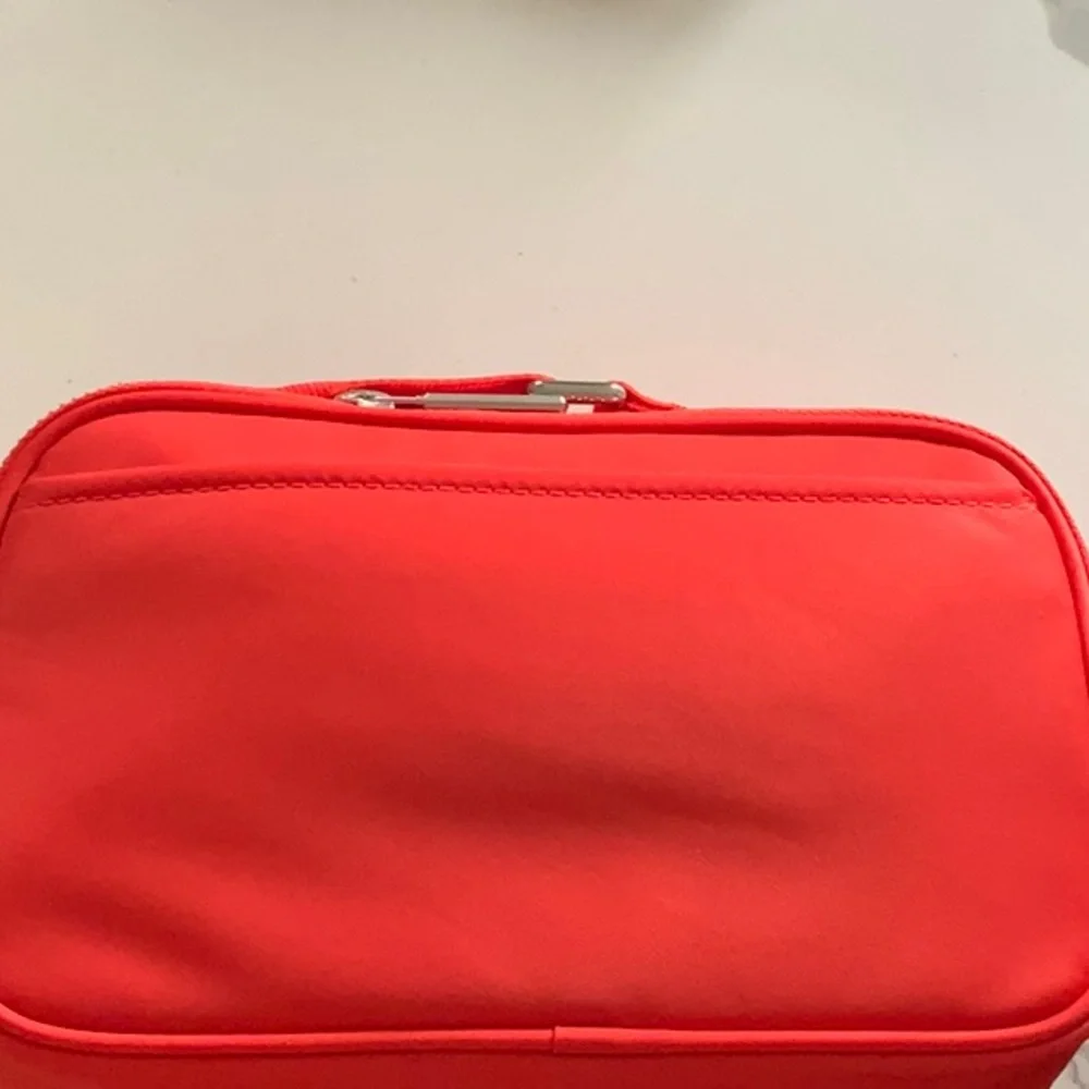 lululemon athletica Crossbody Camera Bag 2L - Picture 4 of 4